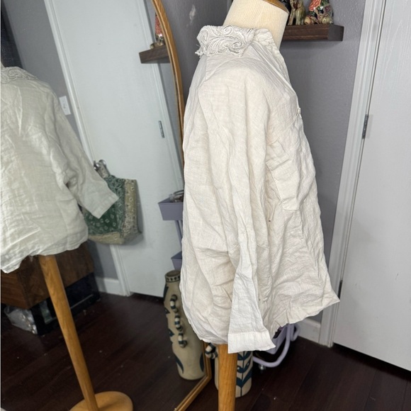 Casual Cream Button-Up Shirt - Picture 2 of 5